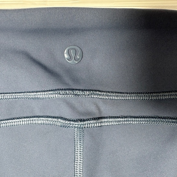 Lululemon Cool To Street Crop 17" Mid-Rise Blue Womens Size 4 - Picture 10 of 12